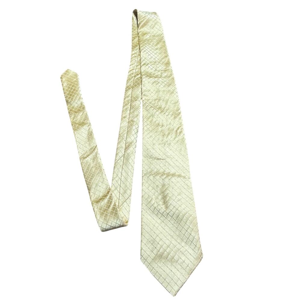 Donald Trump signature silk necktie quilted pattern in yellow